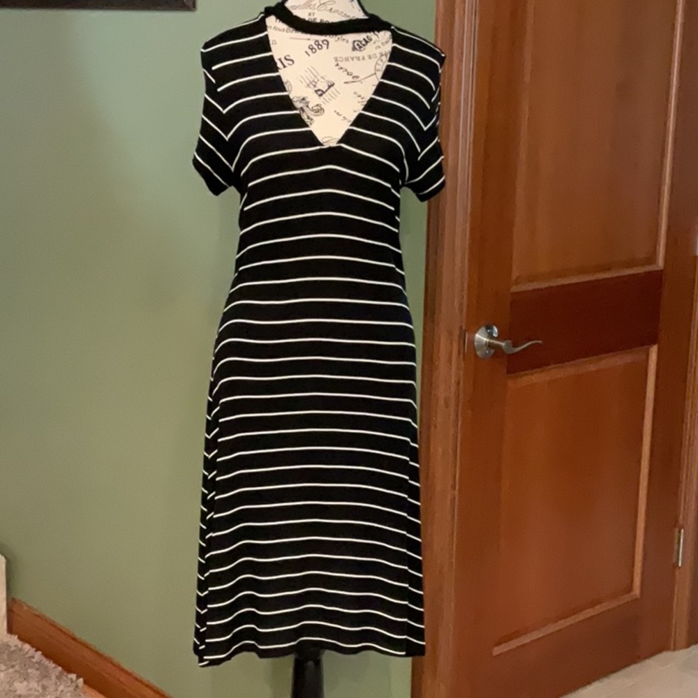 American Eagle Outfitters Black and White Raglan Midi Dress Size L